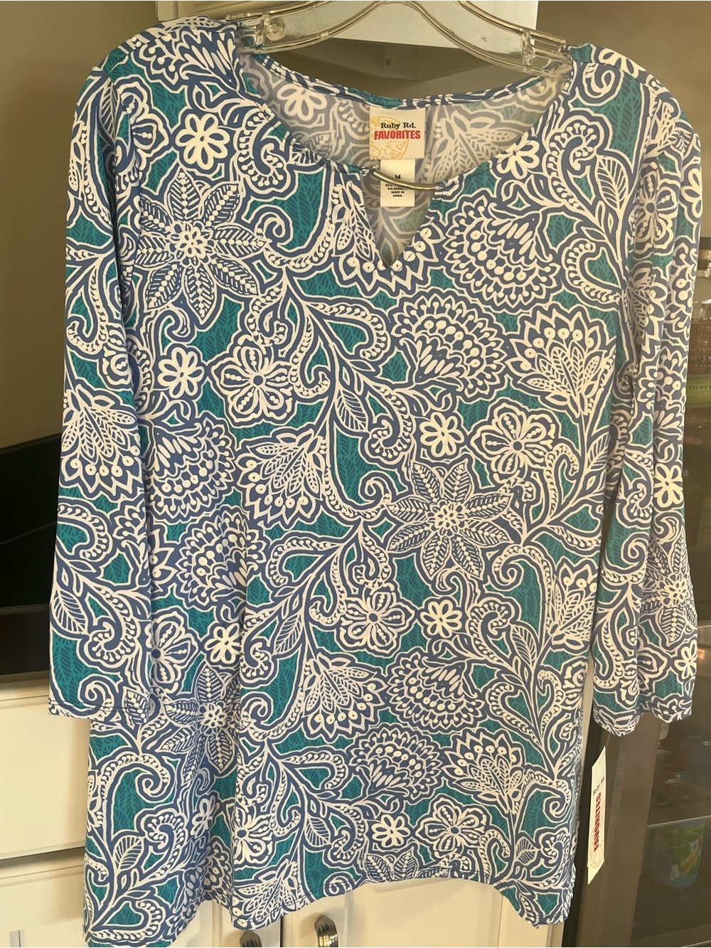 Medium Brand New Teal & White Floral Keyhole Tunic Top. 3/4 length sleeves